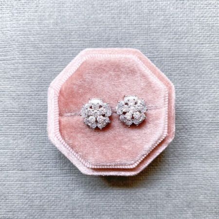 Oval Flower Earrings - Rhodium White Gold (Needle)