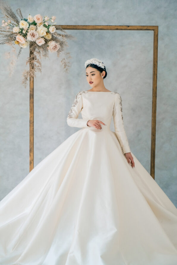 FLR-202000003-CC-Full-White-Blossom-Headband-White-Silver-White-5