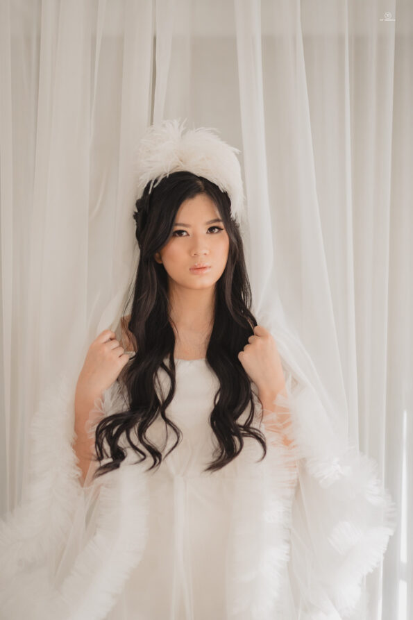 HMV-202000008-Burlesque-White-Headband-White-7