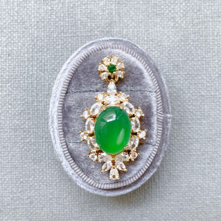 Superior Oval Jade Fancy Pendant - 18k Yellow Gold