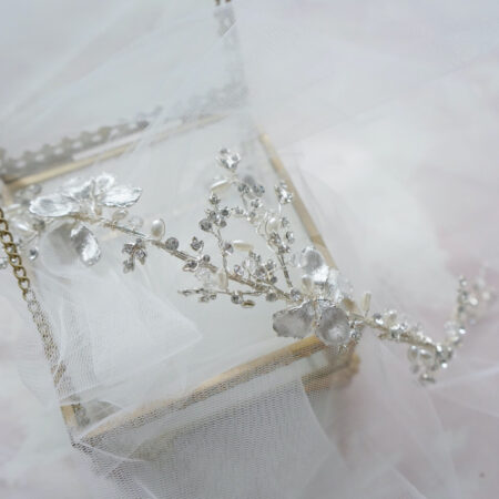 Winter Petals Hairvine - White Silver