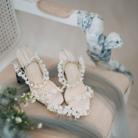 Clay Flower Blossom with Pistil Haircomb - White Silver