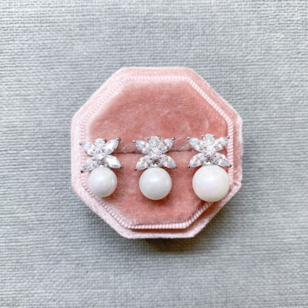Belle Earrings - Rhodium White Gold, White Pearl (Needle)