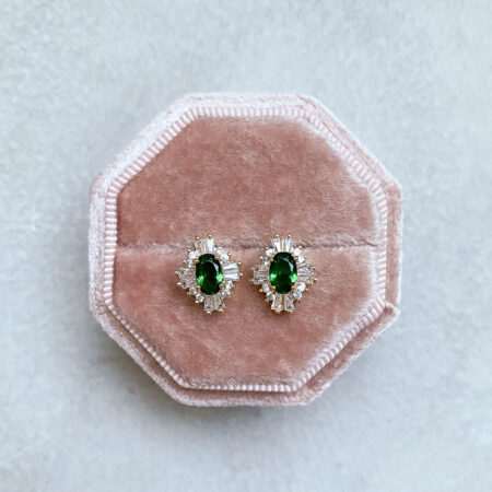 Oval T Arrangement Small Earrings - 18k Yellow Gold, Emerald (Needle)