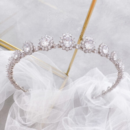 Oval Halo Crown - Rhodium White Gold