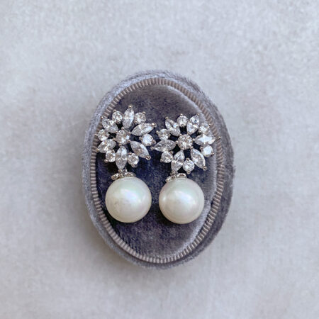 Pearl Bouquet Earrings - Rhodium White Gold, White Pearl (Clip)