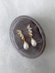 Scenery Earrings - 18k Yellow Gold, White Pearl